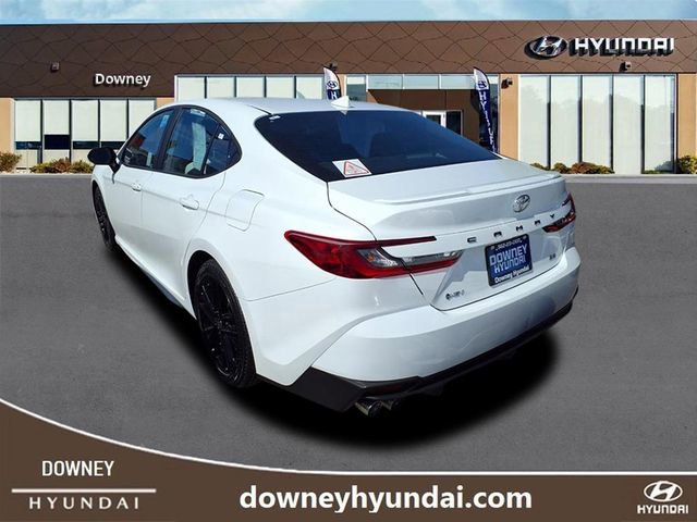 Used 2025 Toyota Camry SE image 5