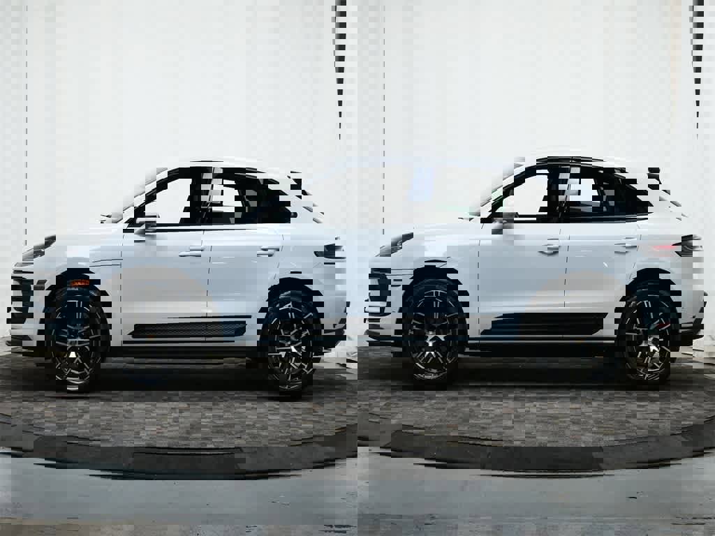 Used 2023 Porsche Macan Turbo image 2