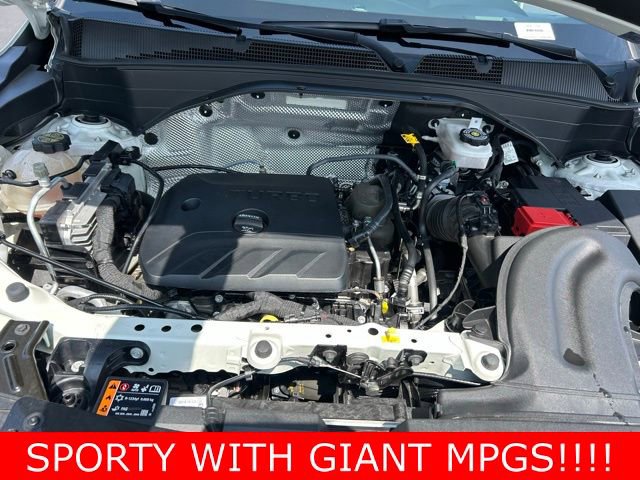 Used 2023 Chevrolet TrailBlazer RS w/ Sun and Liftgate Package image 11