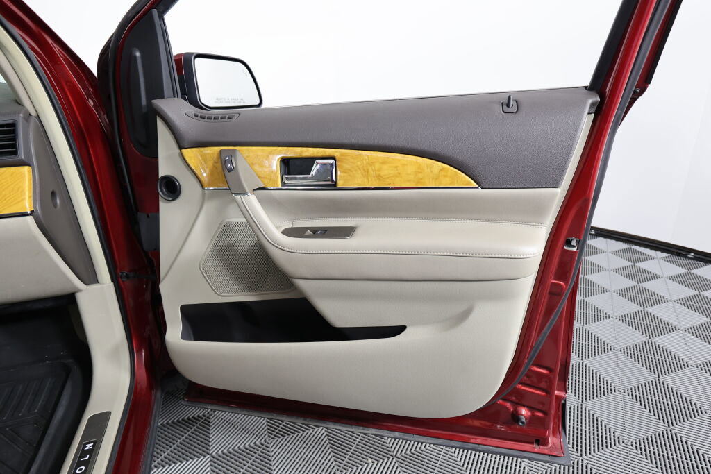 Used 2014 Lincoln MKX AWD w/ Equipment Group 102A image 26
