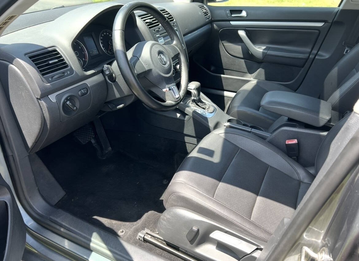 Used 2010 Volkswagen Jetta SE FWD image 14