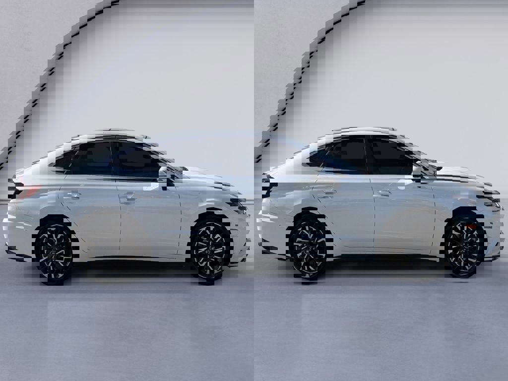 Used 2022 Hyundai Sonata Limited w/ Preferred Accessory Package image 6