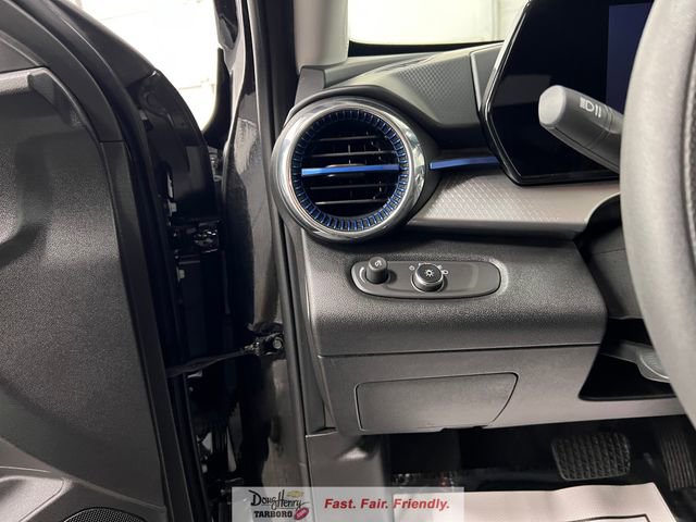 Used 2025 Chevrolet Trax LT image 28