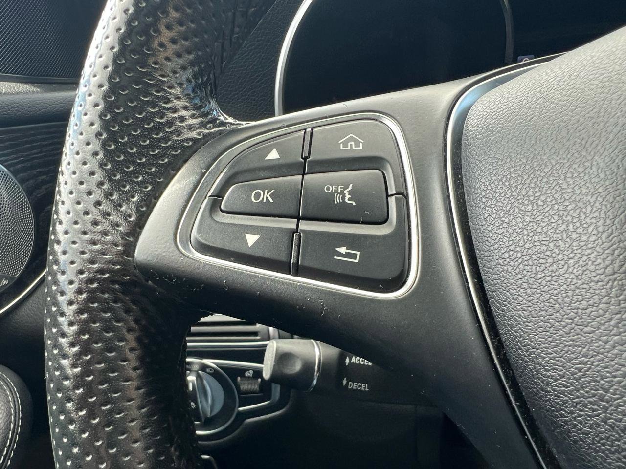 Used 2018 Mercedes-Benz GLC 300 4MATIC w/ AMG Line image 34