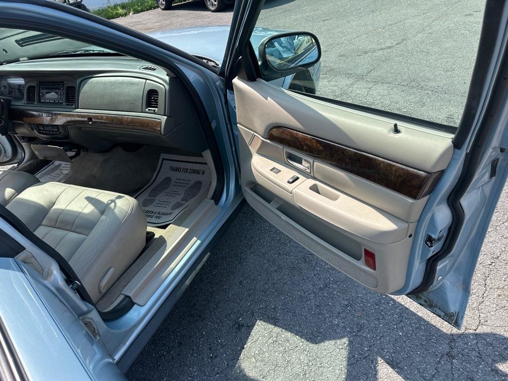 Used 2010 Mercury Grand Marquis LS RWD image 25