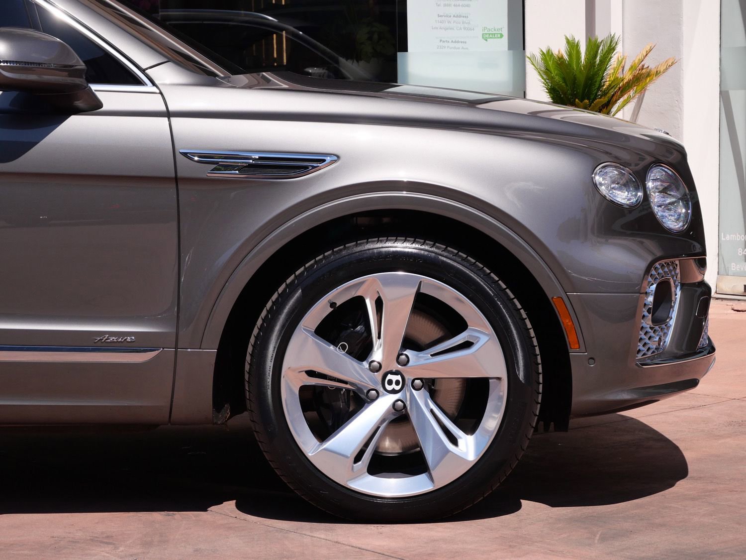 Used 2023 Bentley Bentayga Extended Wheelbase image 6