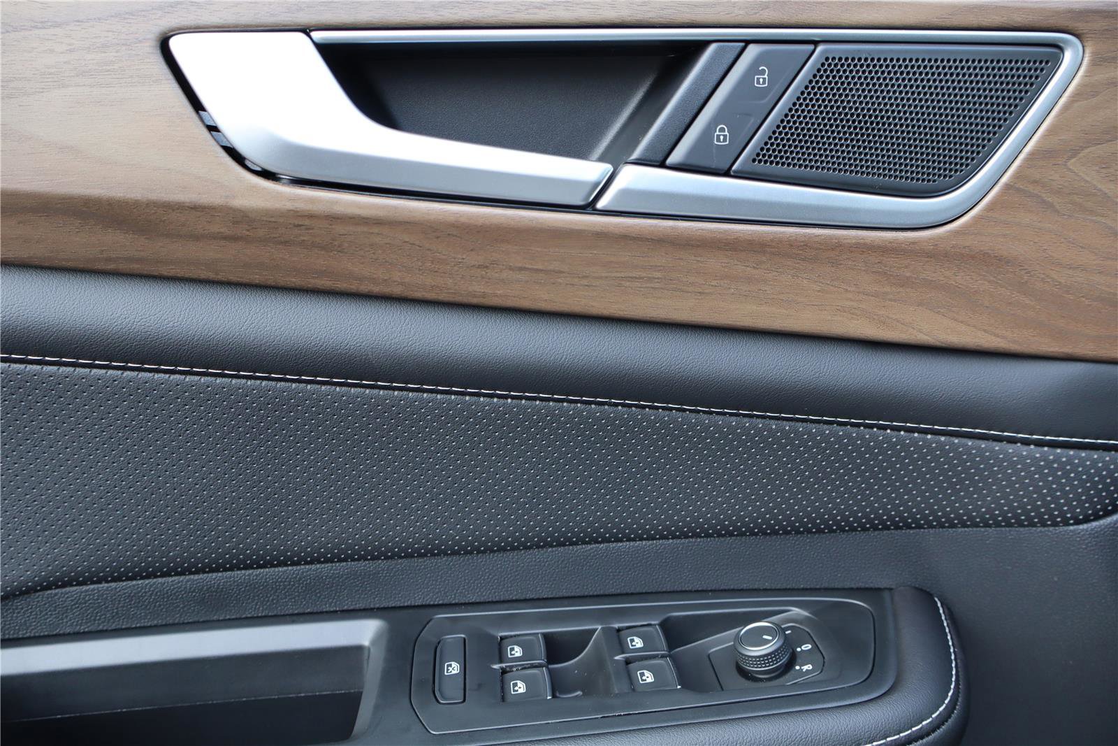 New 2026 Volkswagen Atlas SE image 14