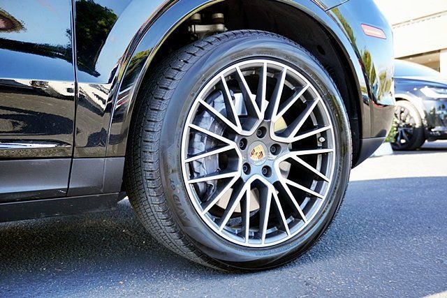 Used 2022 Porsche Cayenne AWD/4WD image 10