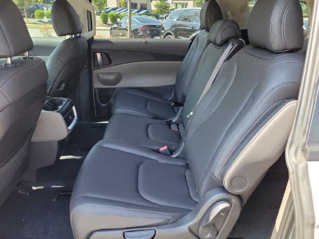 New 2027 Kia Carnival EX FWD image 17