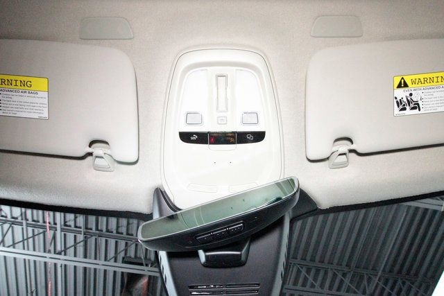 Certified 2025 Volvo XC40 B5 Plus image 8