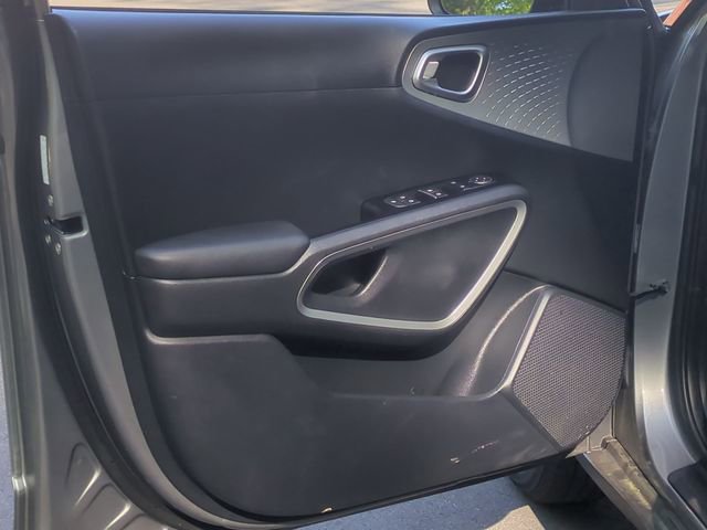 Used 2023 Kia Soul LX FWD image 30