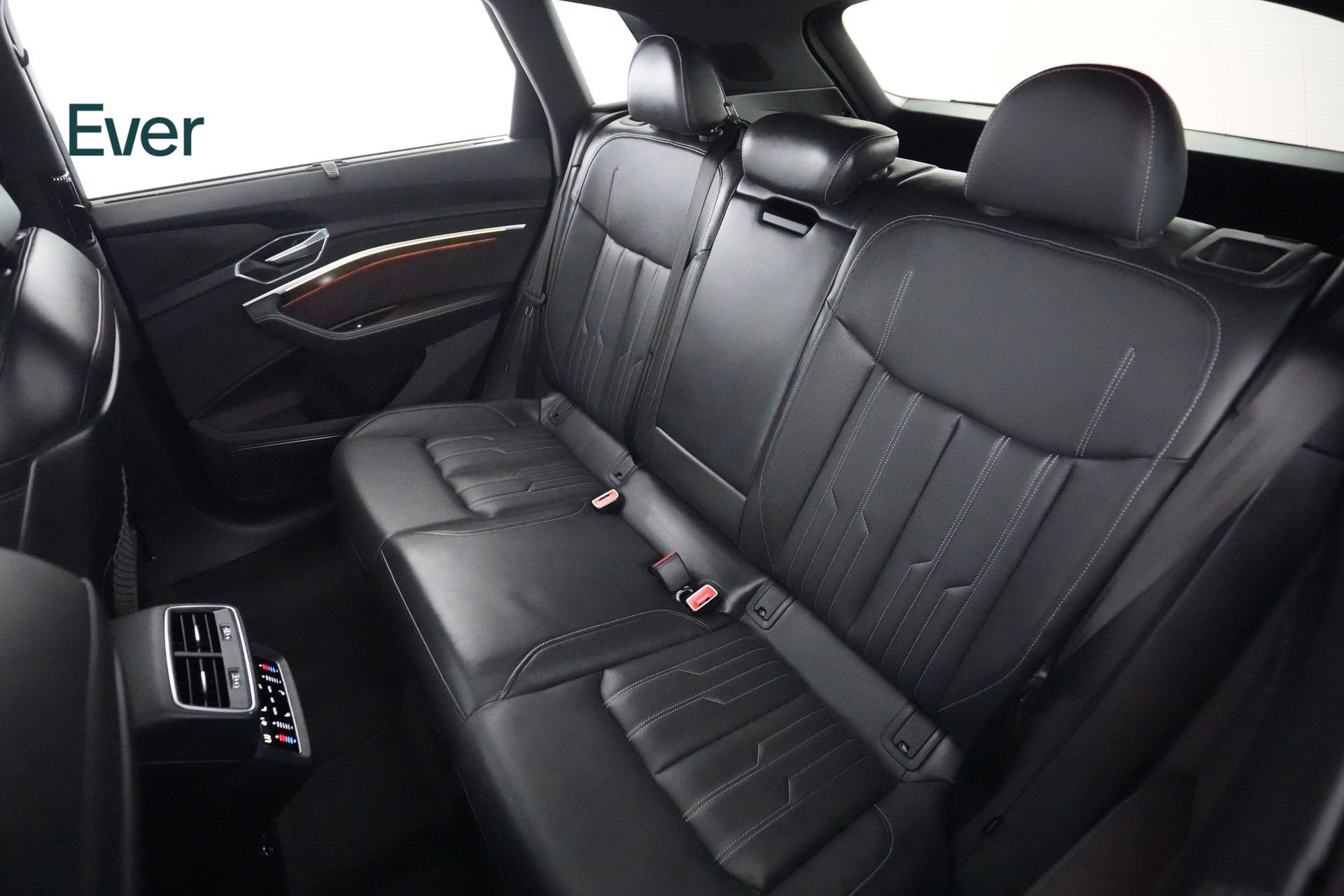 Used 2023 Audi e-tron Chronos image 24