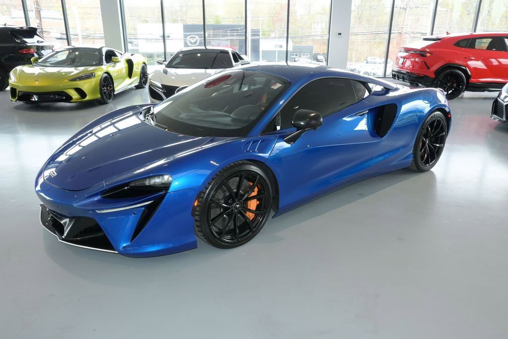 Used 2023 McLaren Artura RWD image 18