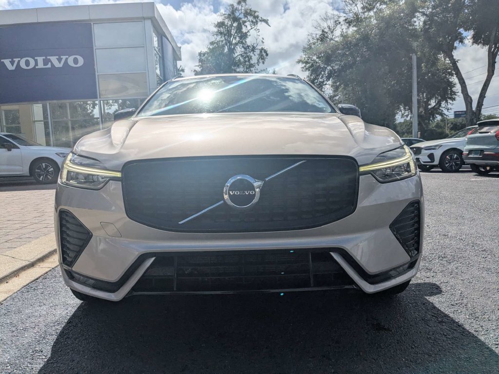 Certified 2024 Volvo XC60 B5 Core AWD/4WD image 9