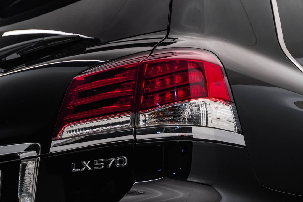 Used 2013 Lexus LX 570 4WD w/ Luxury Pkg image 13