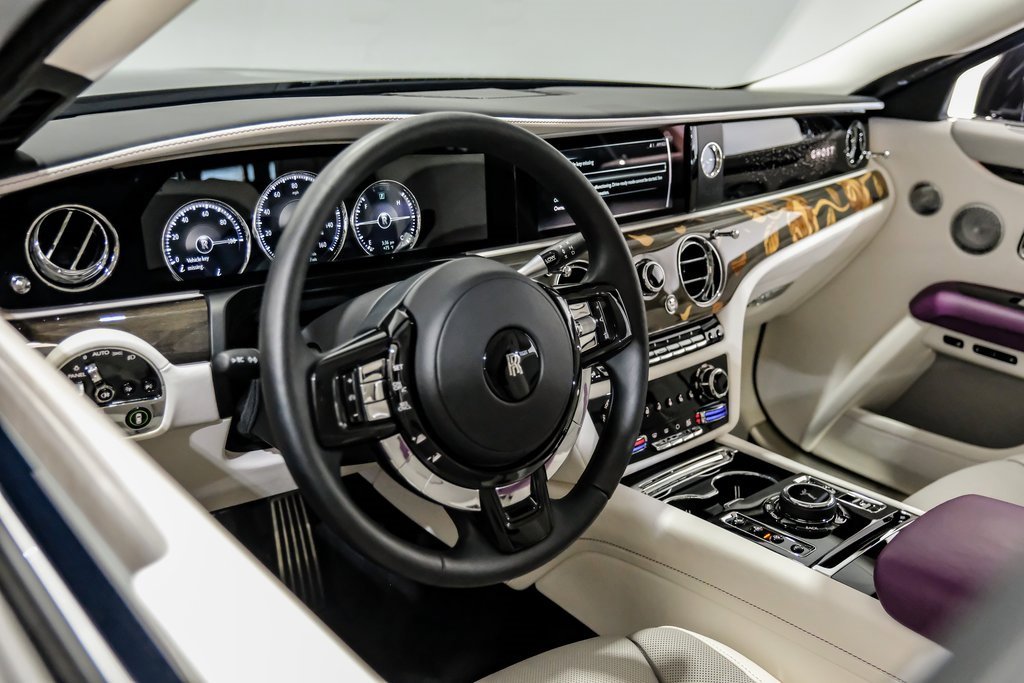 Used 2024 Rolls-Royce Ghost image 5