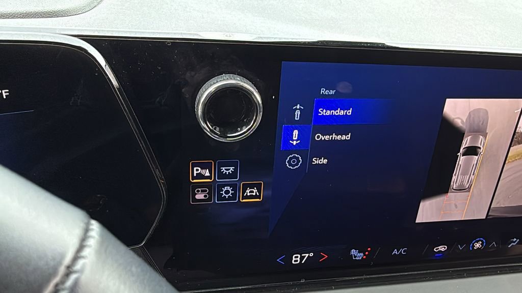 Used 2024 Chevrolet Traverse LT image 26