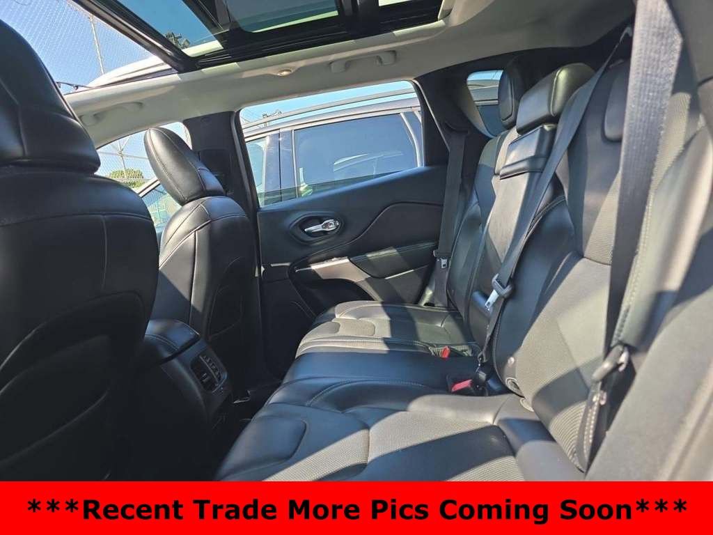 Used 2019 Jeep Cherokee Limited image 11
