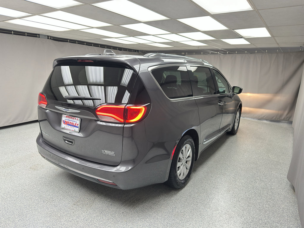 Used 2019 Chrysler Pacifica Touring-L FWD image 4