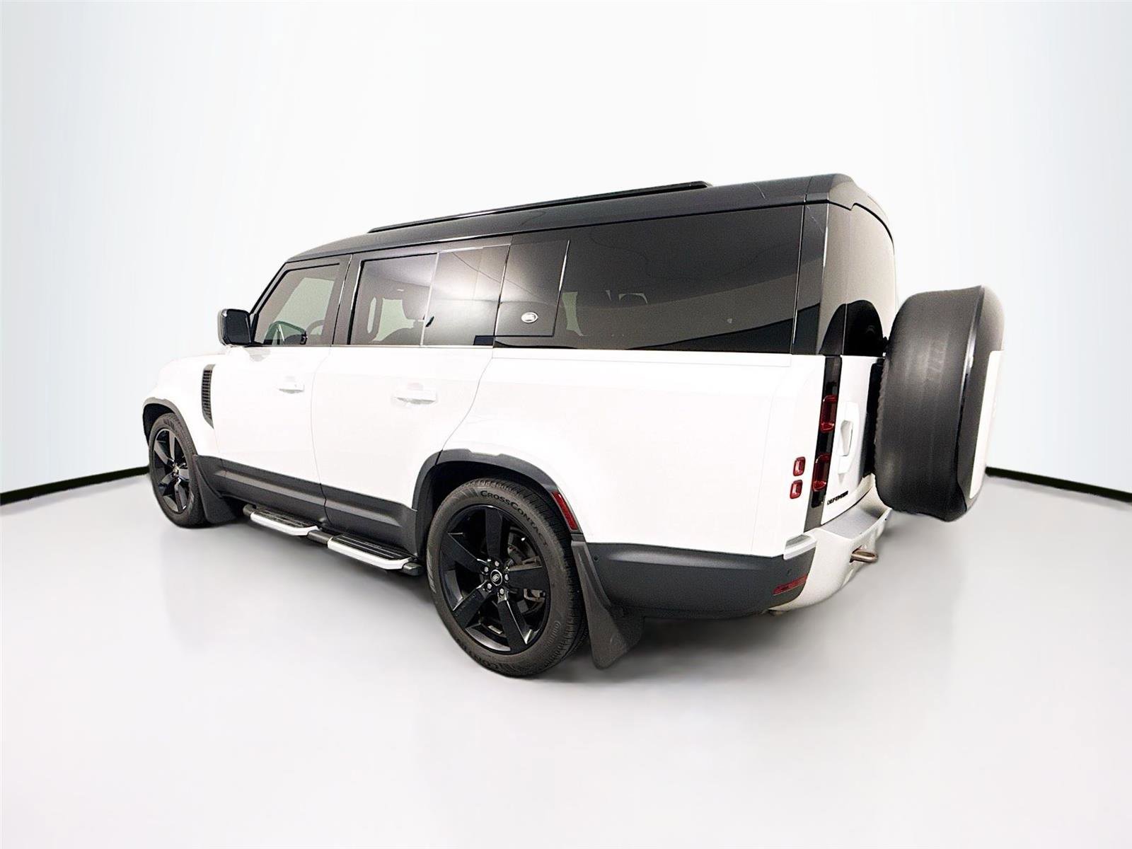 Used 2023 Land Rover Defender 130 S image 32