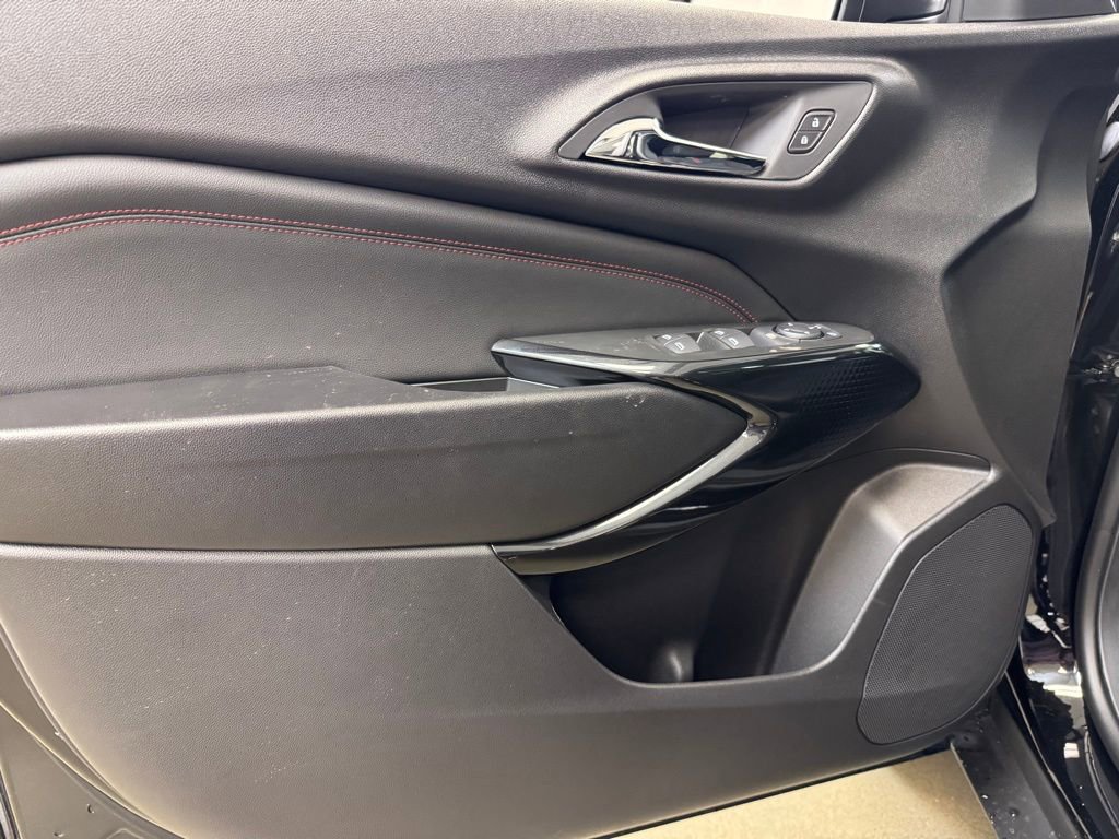 New 2026 Chevrolet Trax RS w/ Sunroof Package image 8