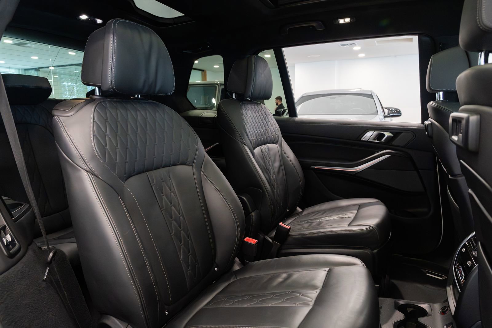 Used 2022 BMW X7 M50i image 27