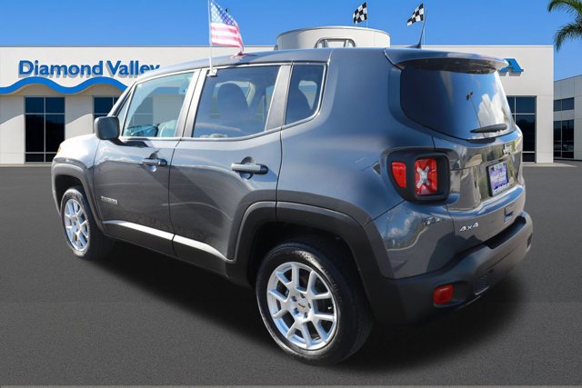 Used 2023 Jeep Renegade Latitude image 4
