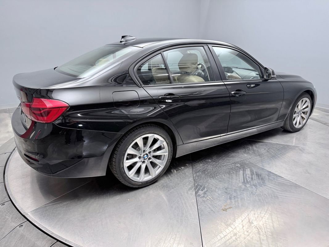 Used 2018 BMW 320i xDrive Sedan w/ Convenience Package image 5