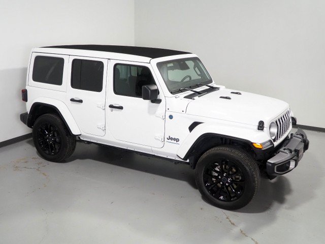 Used 2025 Jeep Wrangler Sahara 4xe w/ Safety Group AWD/4WD image 13