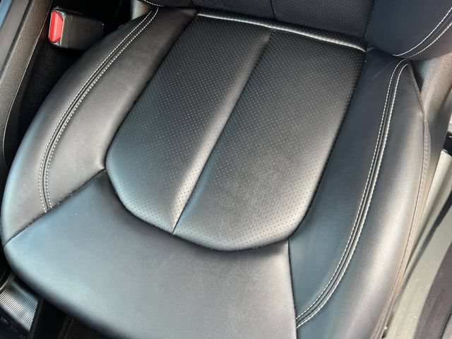 Used 2025 Chrysler Pacifica Select w/ Uconnect Theater Family Group AWD/4WD image 13