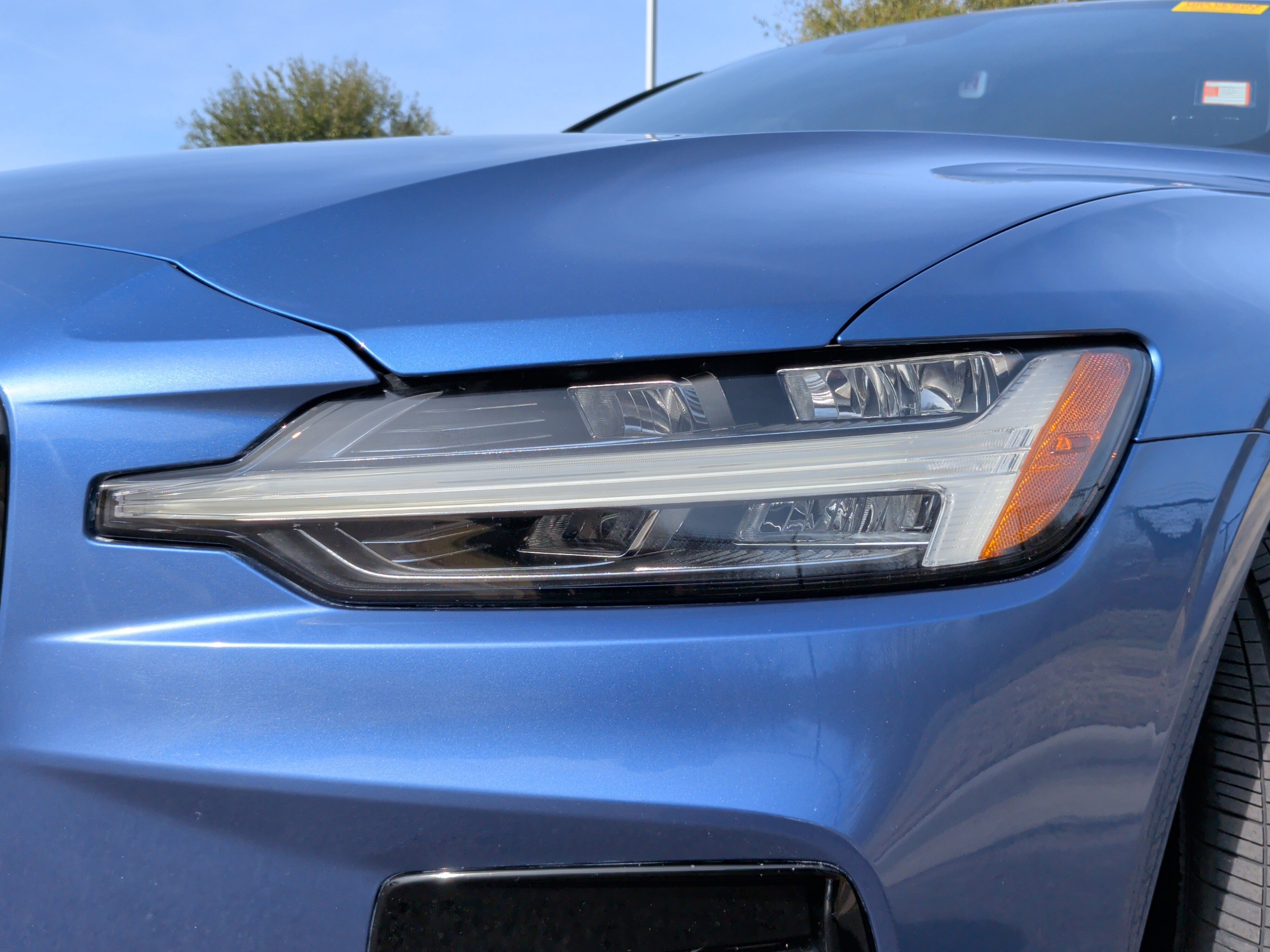 Used 2021 Volvo S60 T5 R-Design image 3