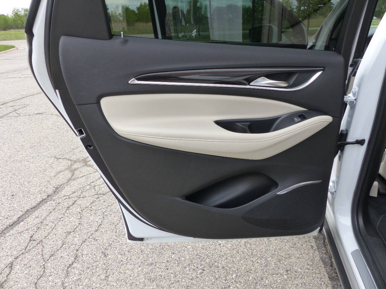 Used 2022 Buick Enclave Premium w/ Surround and Sites Package FWD image 37