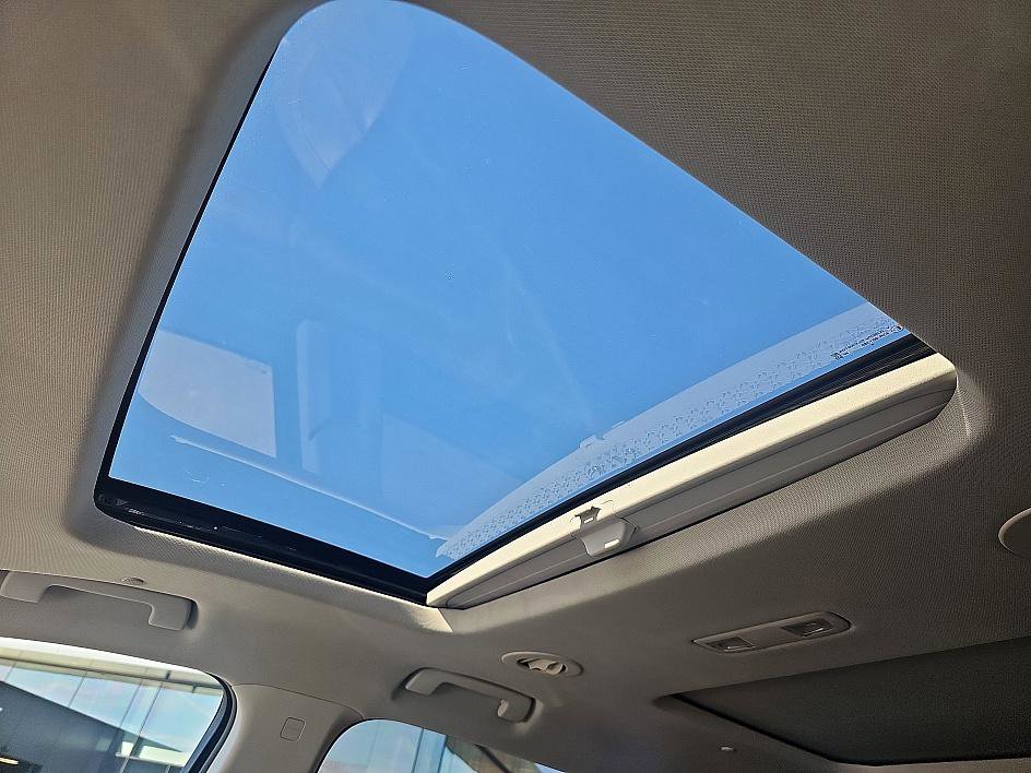 Used 2021 Chevrolet Traverse Premier w/ Redline Edition image 29