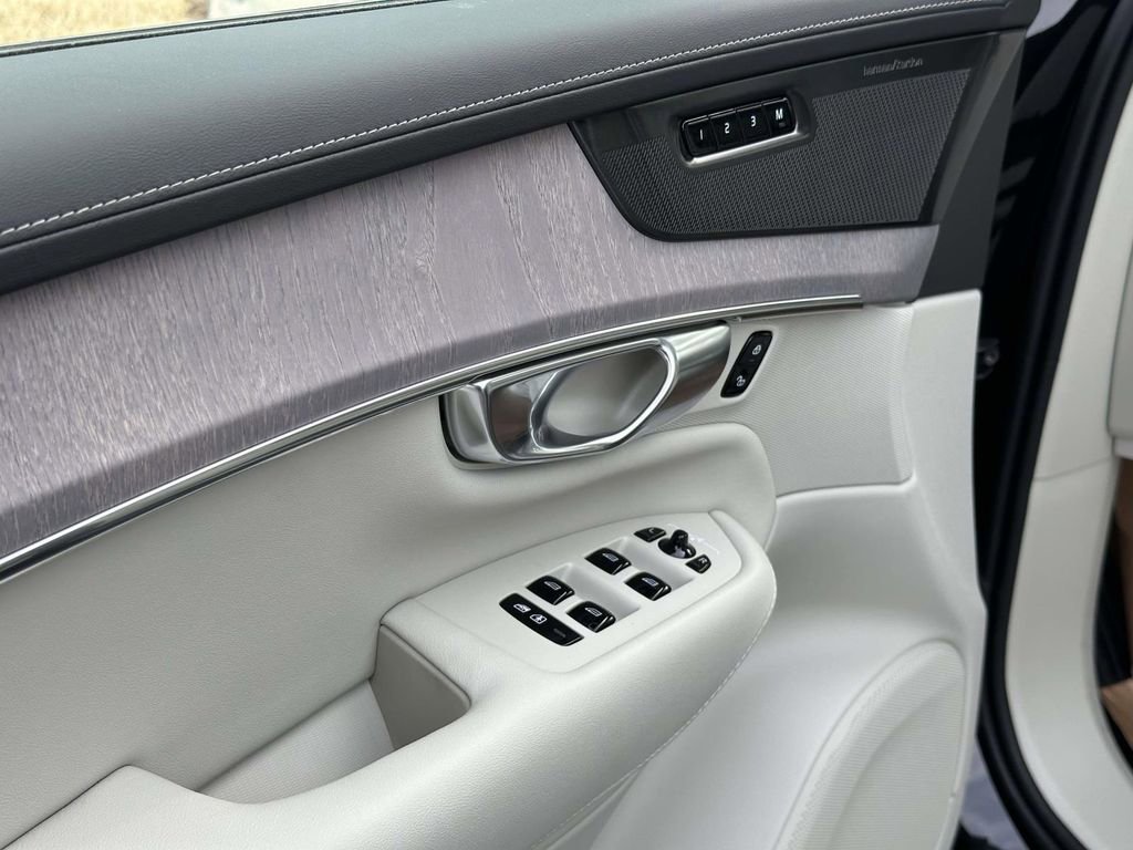 New 2026 Volvo XC90 B6 Ultra w/ Protection Package Premier image 17