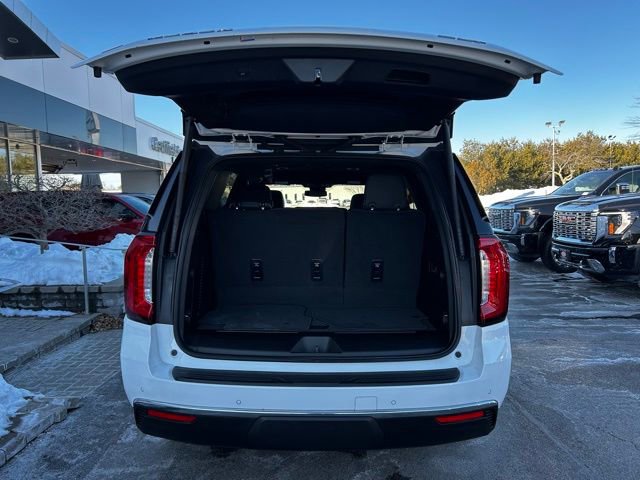 Used 2024 GMC Yukon SLT w/ SLT Luxury Package image 31
