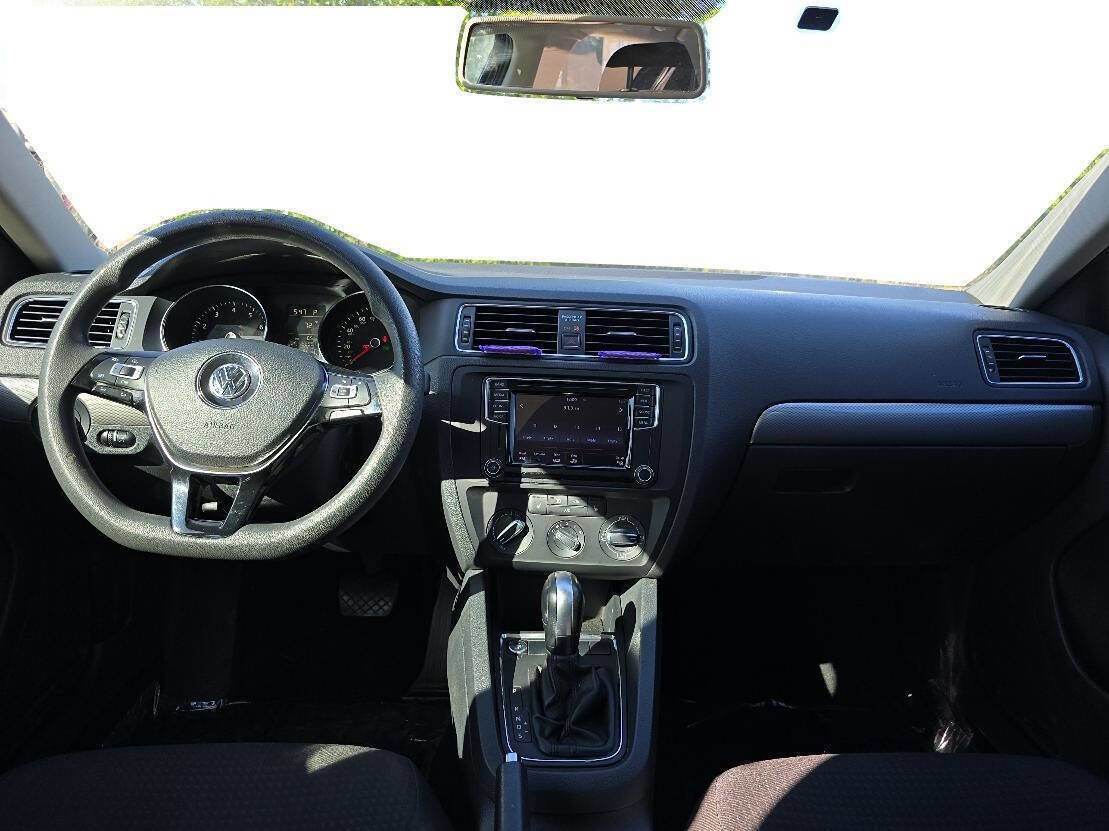 Used 2016 Volkswagen Jetta SE FWD image 23