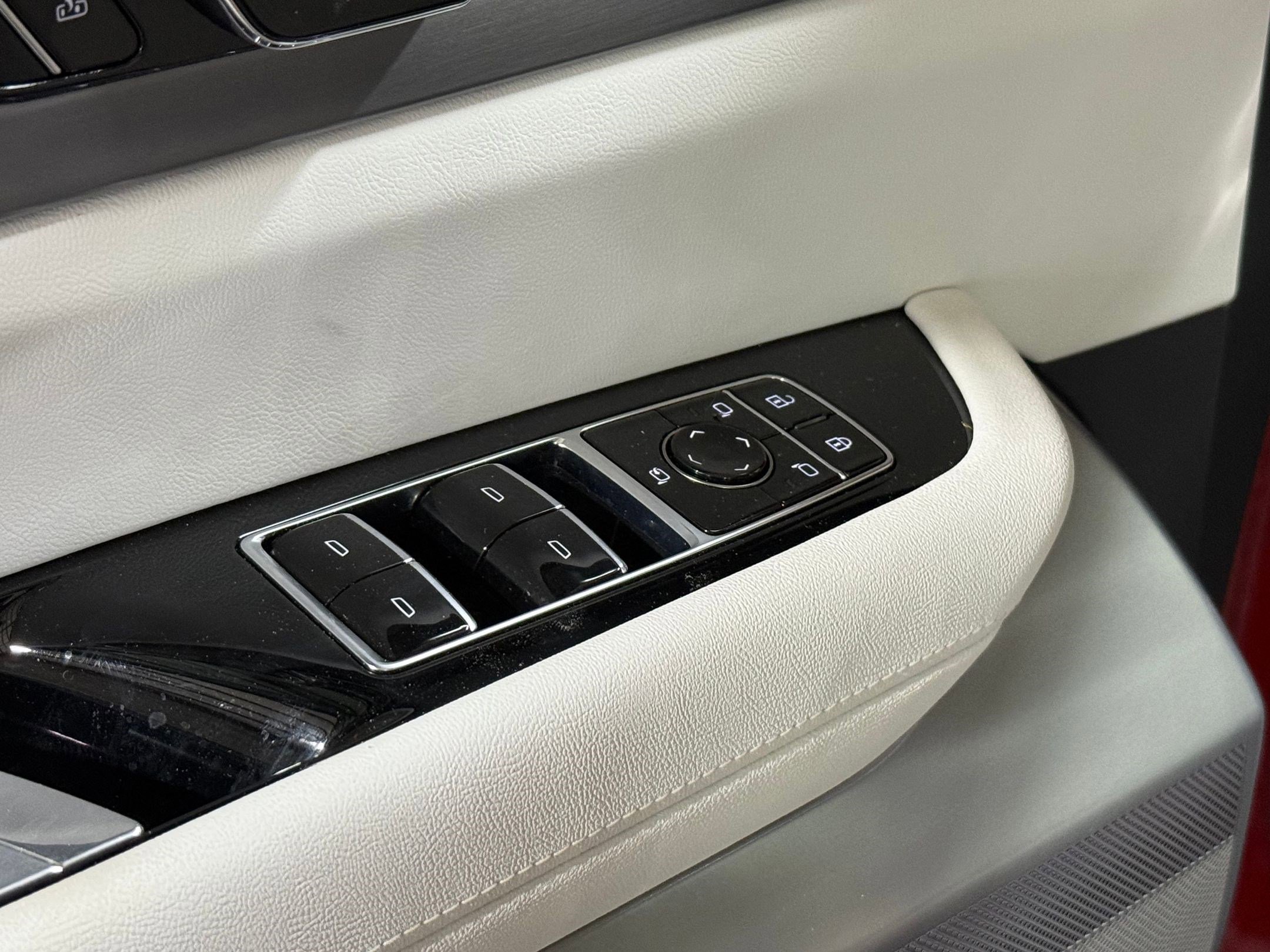 New 2026 Cadillac Vistiq Sport image 23