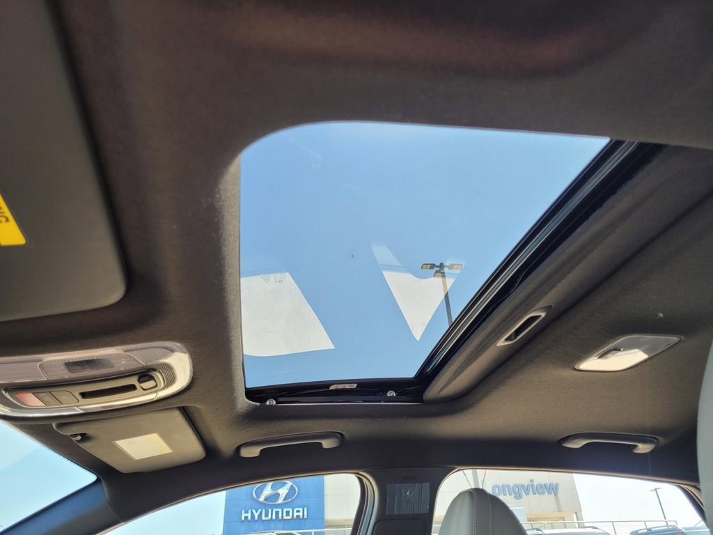 New 2025 Hyundai Elantra Limited FWD image 10