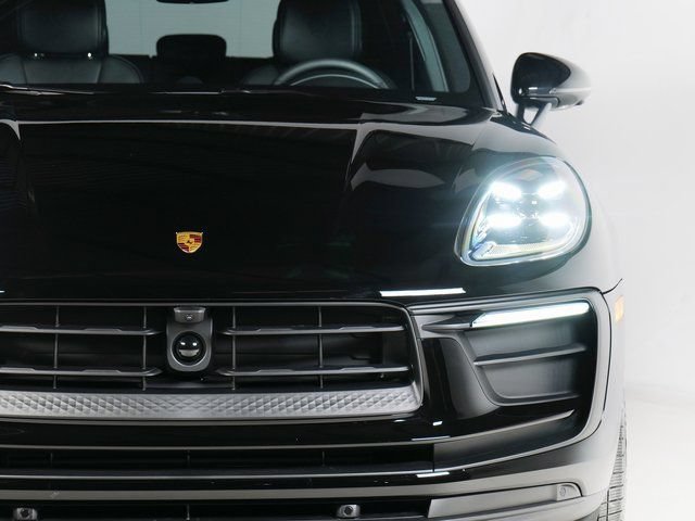 Certified 2026 Porsche Macan AWD/4WD image 30
