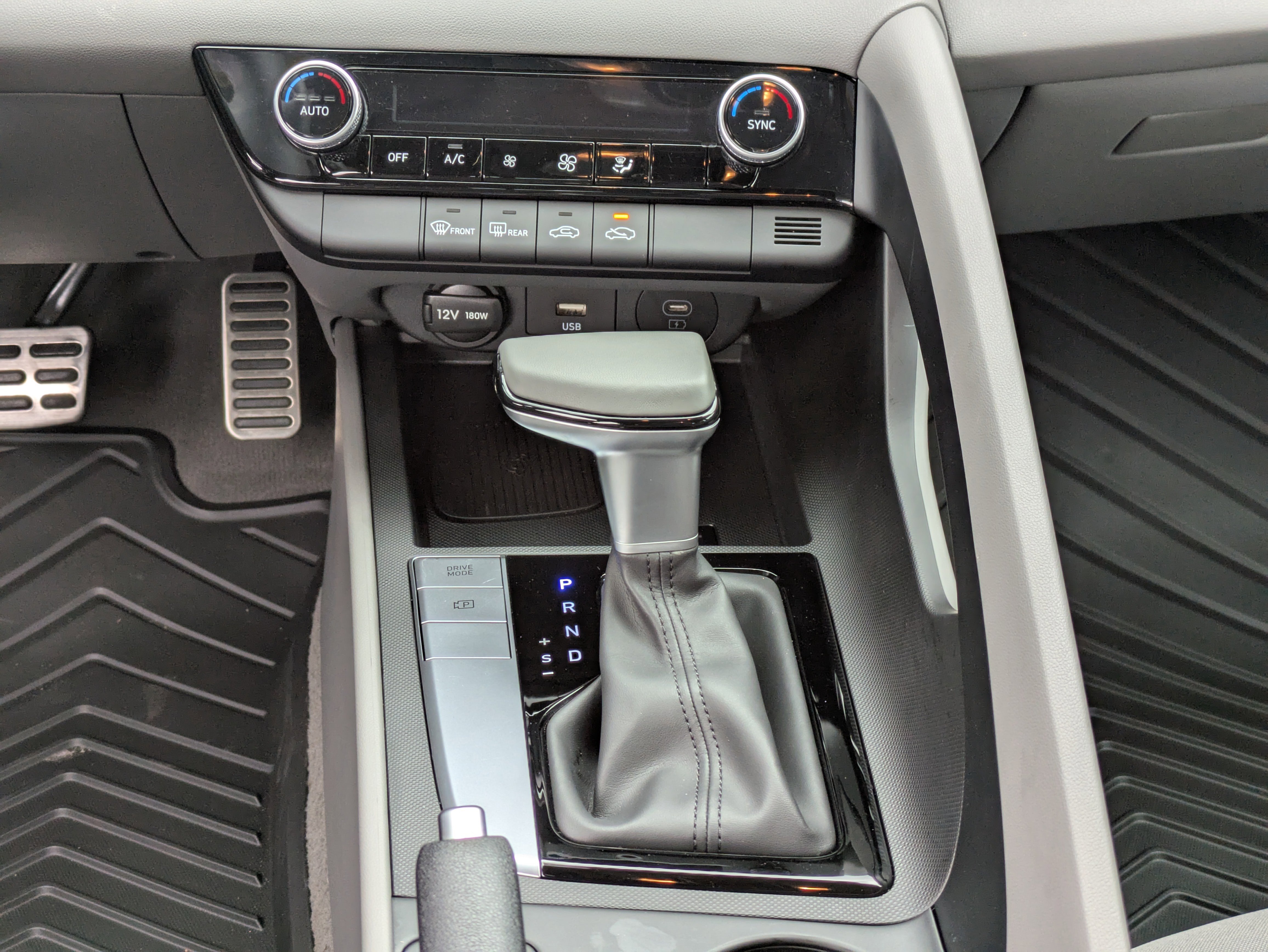 Certified 2025 Hyundai Elantra Sport image 17