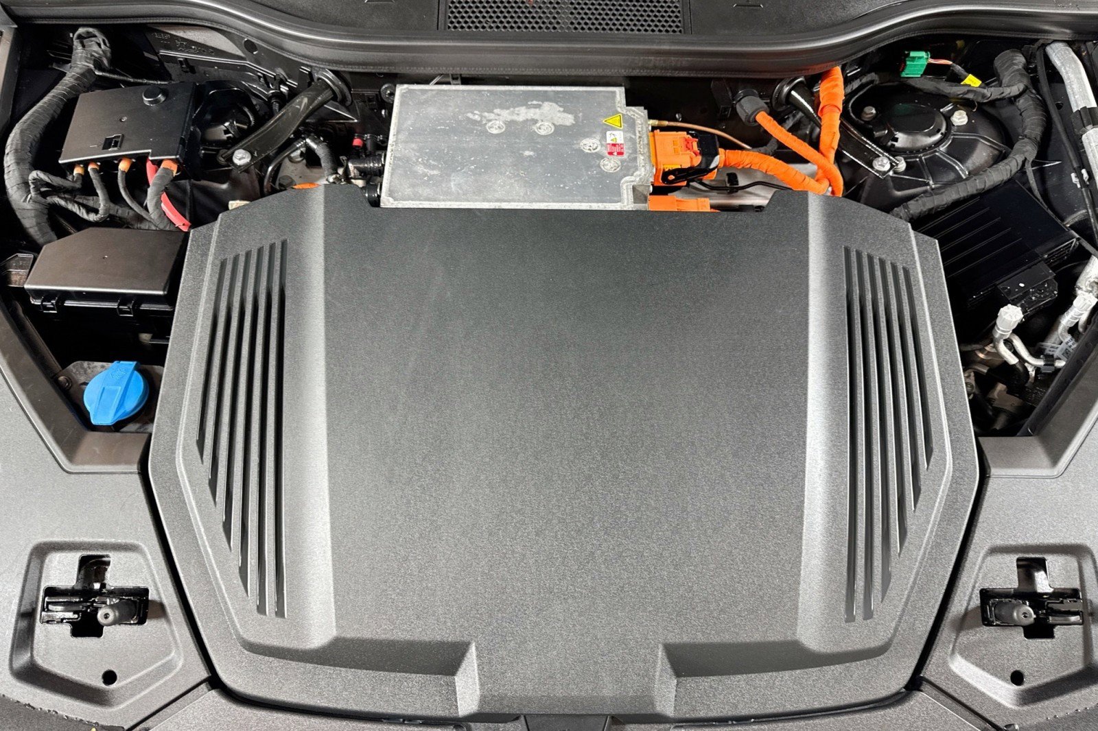 Used 2019 Audi e-tron Premium Plus w/ Cold Weather Package image 29