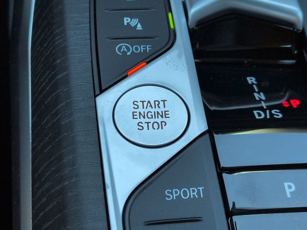 New 2026 BMW 330i xDrive Sedan w/ Premium Package AWD/4WD image 28