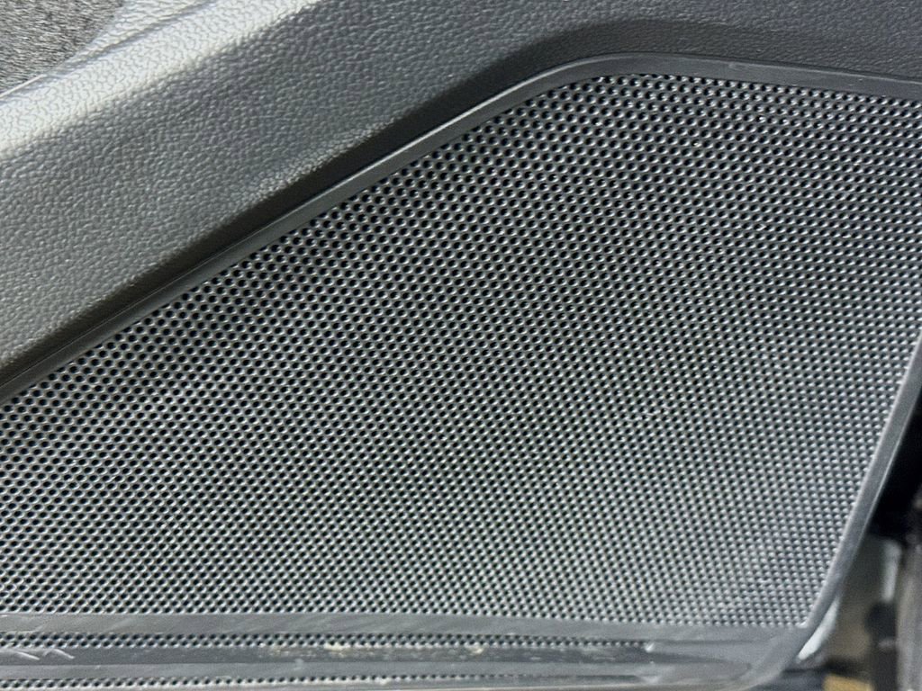 Used 2022 Volkswagen Tiguan SEL R-Line image 22