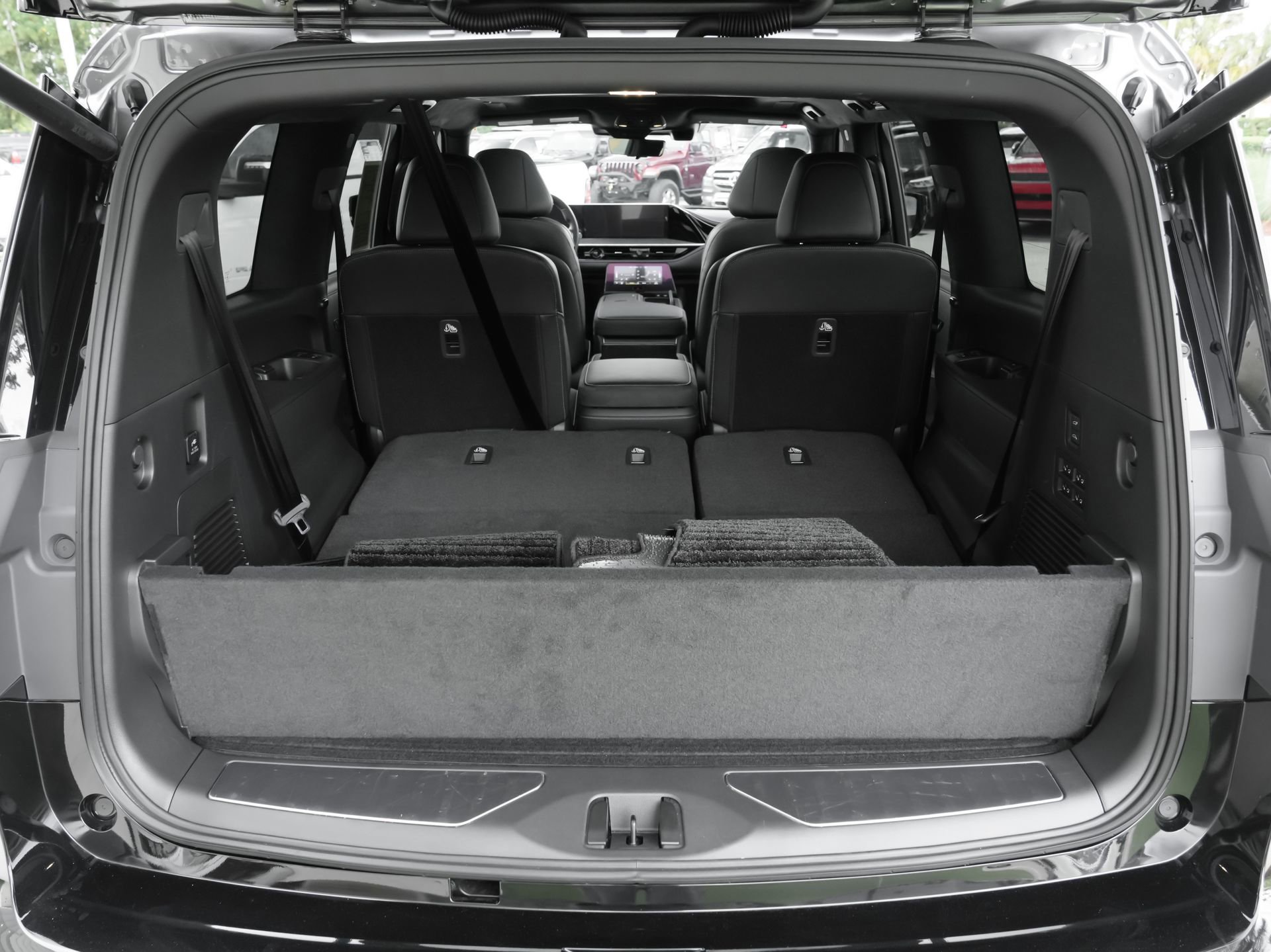 Certified 2026 INFINITI QX80 Autograph w/ Premium Cargo Package AWD/4WD image 40
