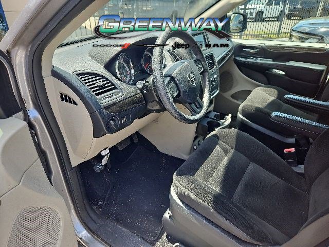 Used 2019 Dodge Grand Caravan SE w/ UConnect Hands-Free Group FWD image 14