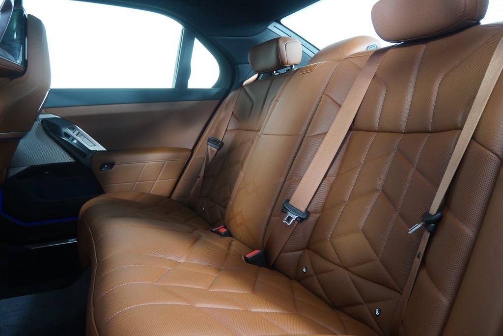 New 2026 BMW 740i xDrive AWD/4WD image 15