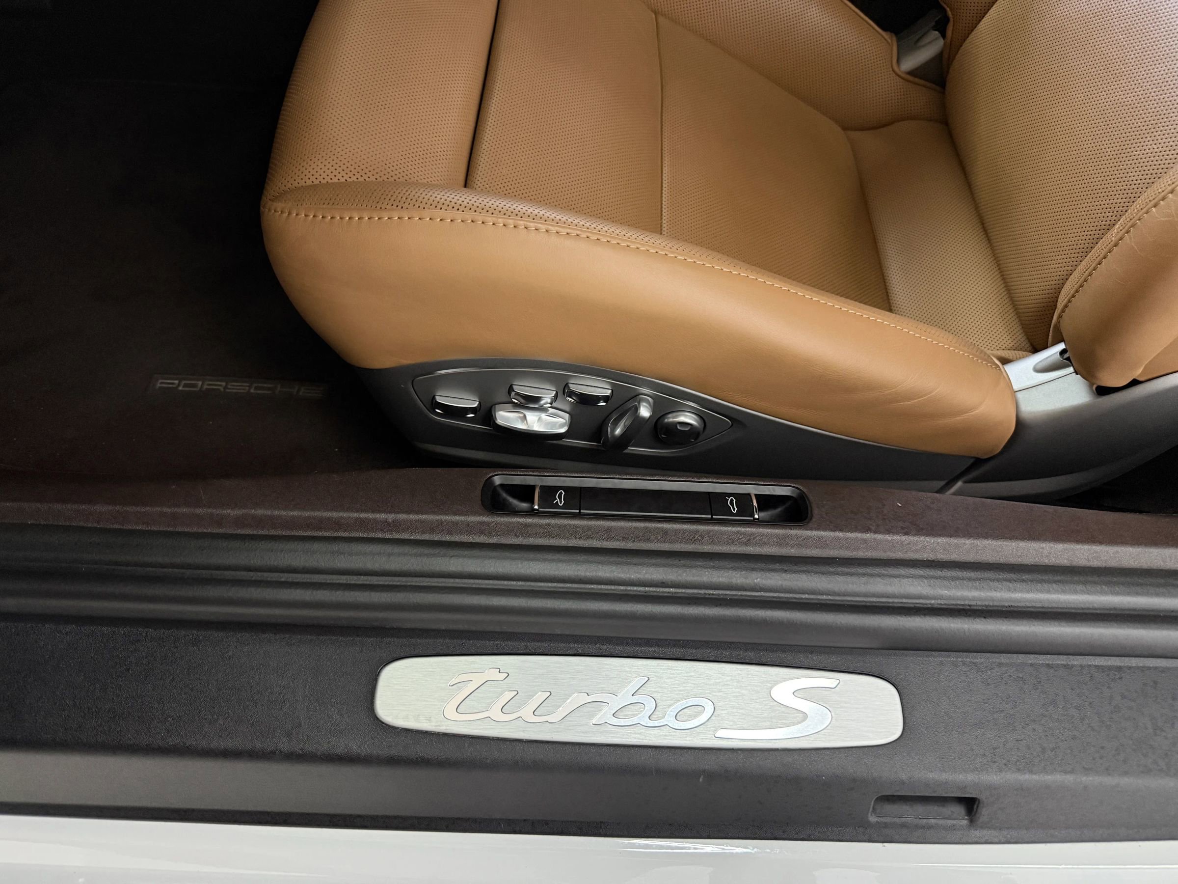 Used 2017 Porsche 911 Turbo S image 36