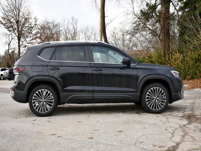 New 2026 Volkswagen Taos SE image 8