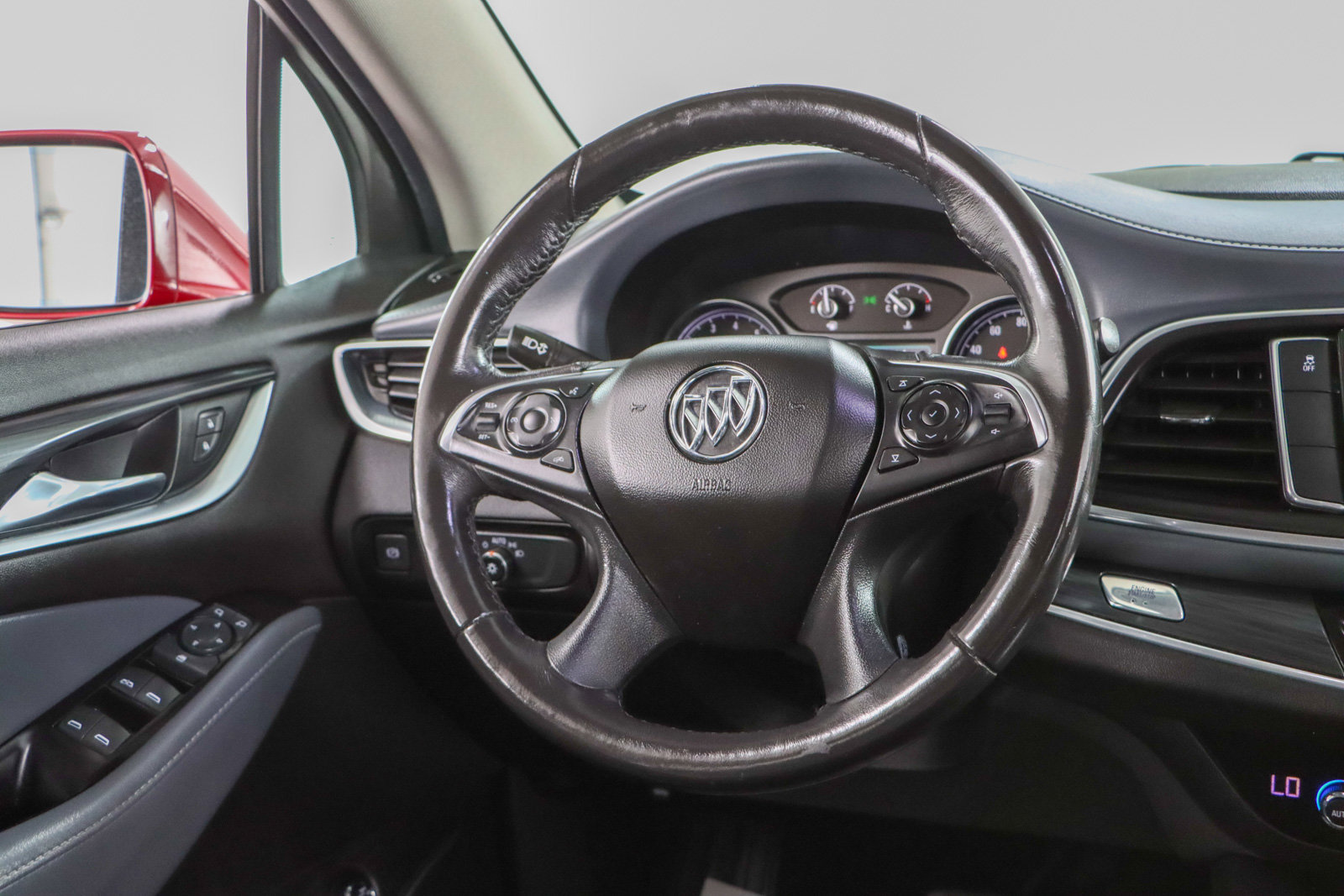 Used 2019 Buick Enclave Essence image 12