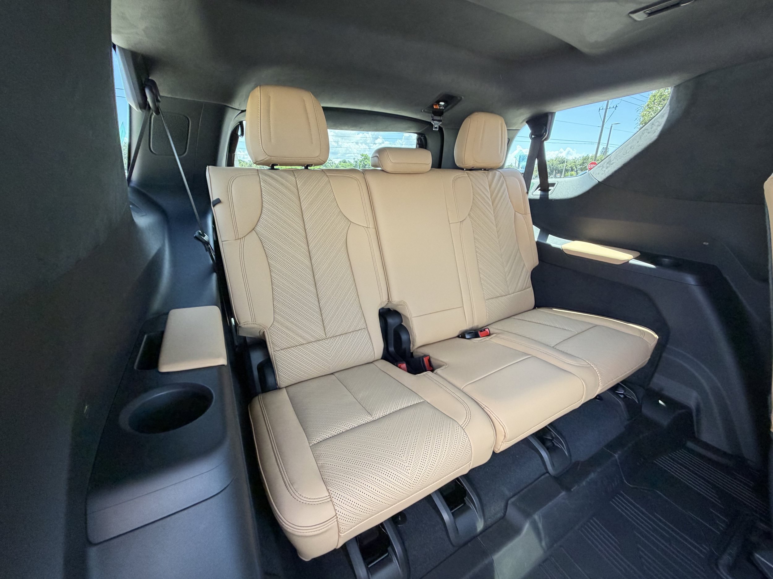 New 2026 Cadillac Escalade IQL Sport 2 w/ LPO, ONYX Package AWD/4WD image 17